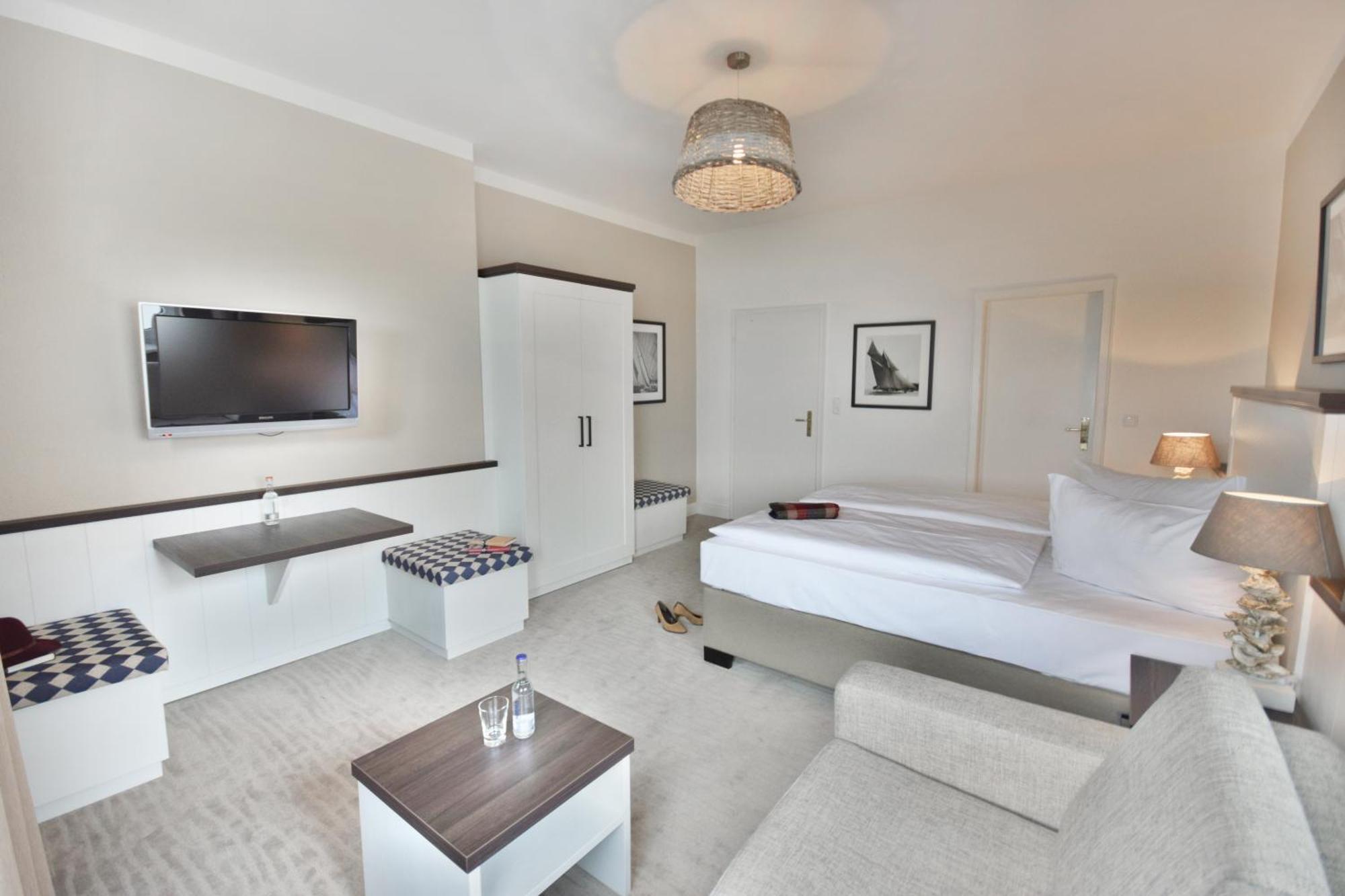 Hotel Strandschloesschen Любек Экстерьер фото