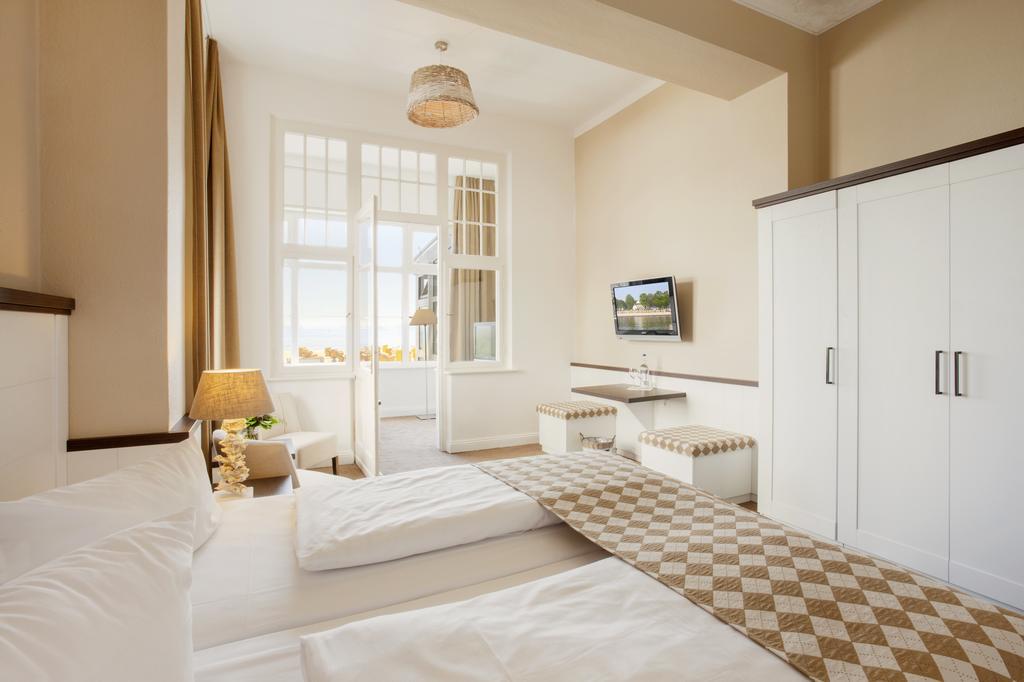 Hotel Strandschloesschen Любек Экстерьер фото