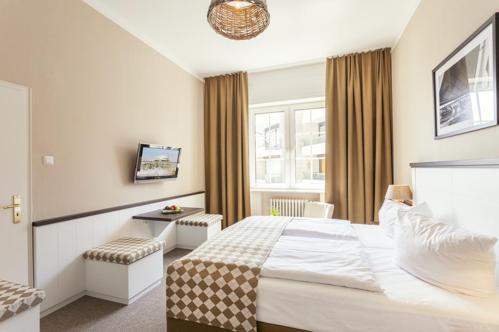 Hotel Strandschloesschen Любек Экстерьер фото