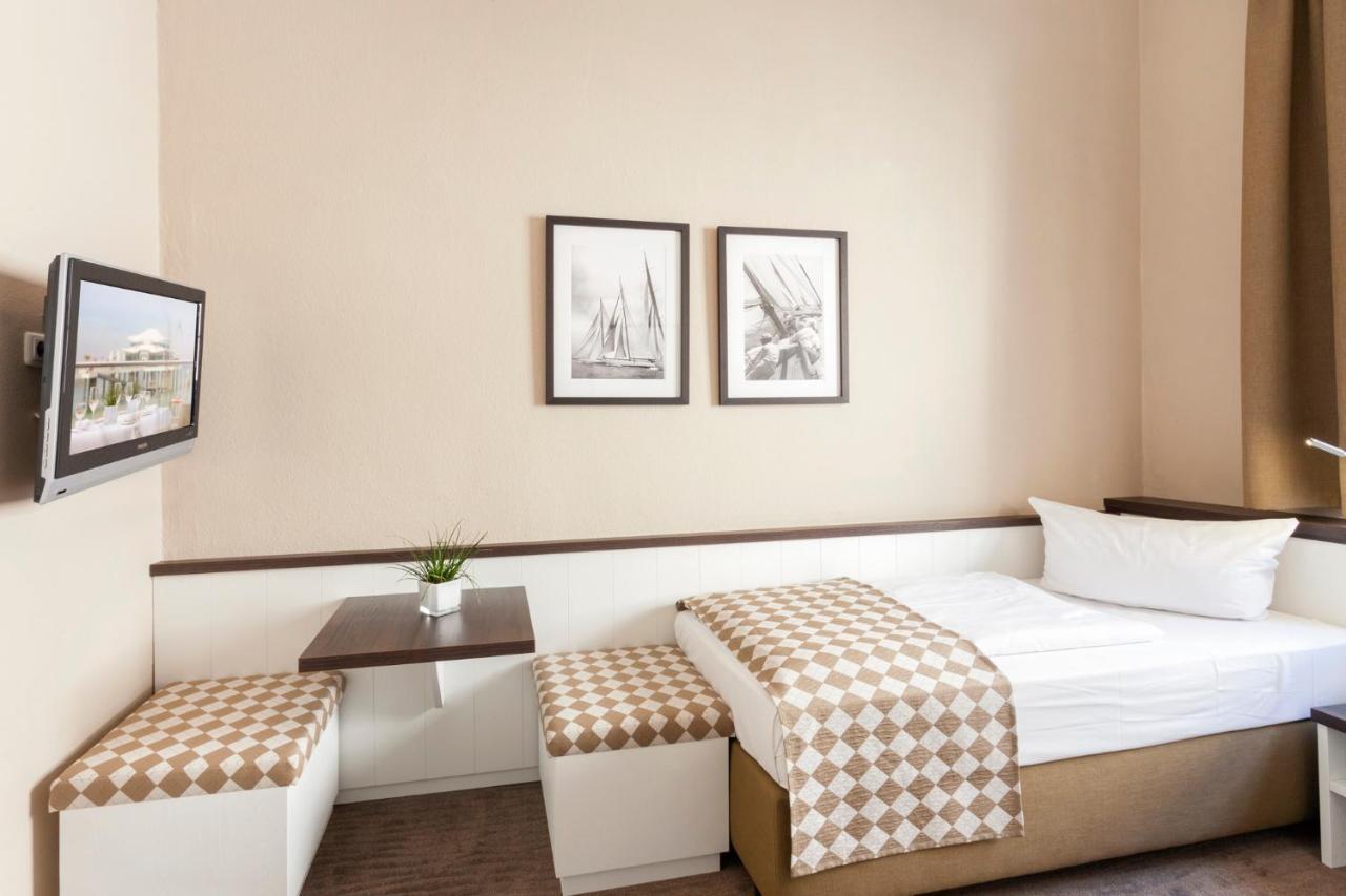 Hotel Strandschloesschen Любек Экстерьер фото