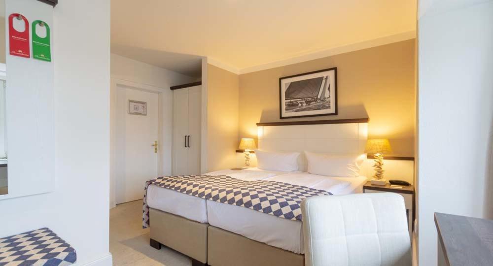 Hotel Strandschloesschen Любек Экстерьер фото