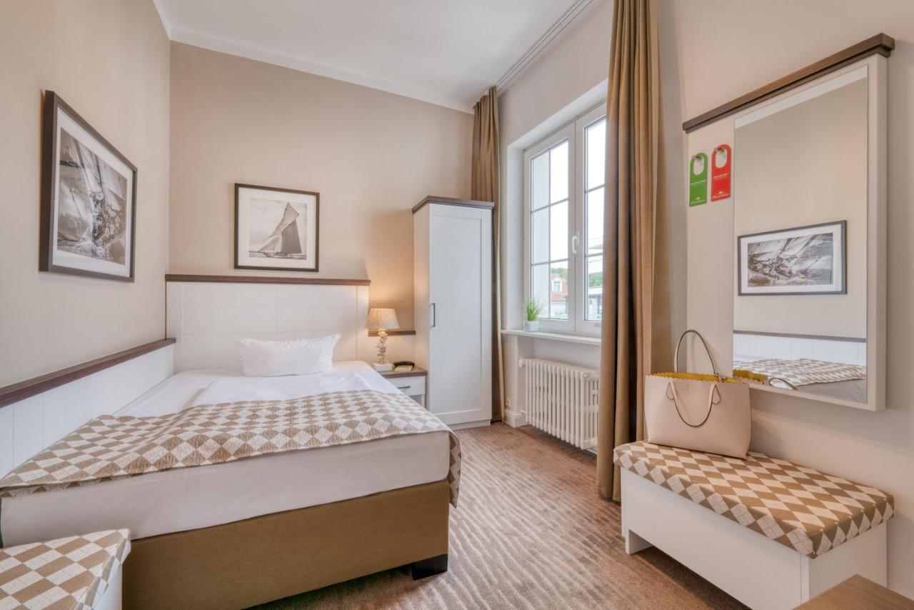 Hotel Strandschloesschen Любек Экстерьер фото