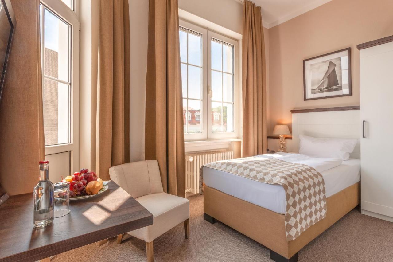 Hotel Strandschloesschen Любек Экстерьер фото